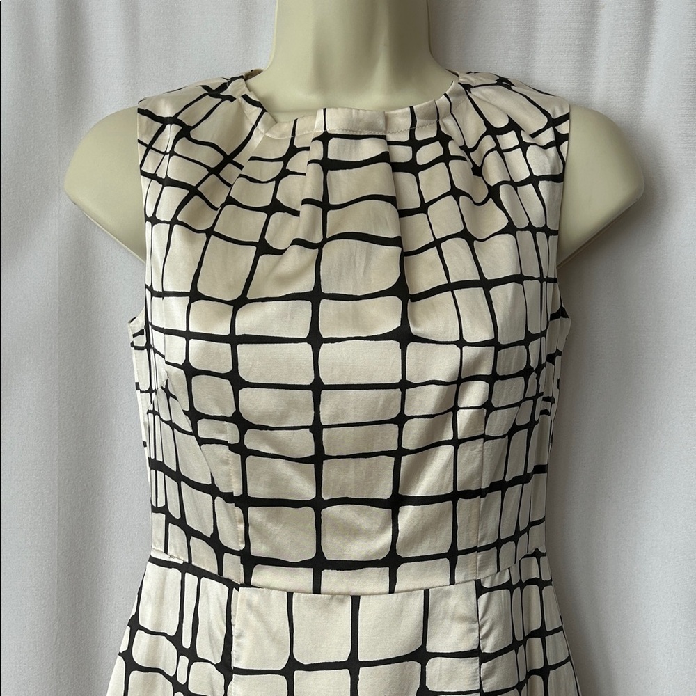Banana Republic NWT Black/Cream Abstract Pattern Sleeveless Sheath Dress *Sz 0P* - Picture 3 of 5
